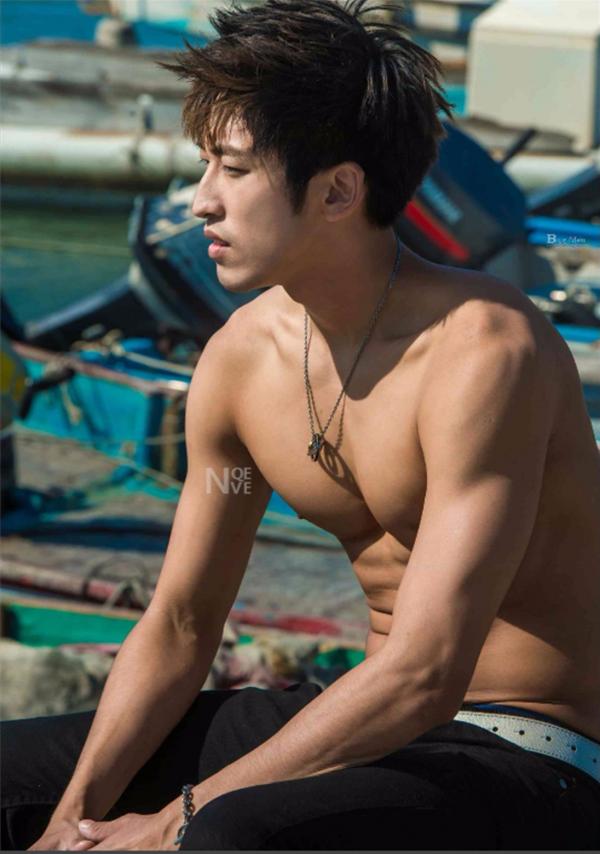 Whoseman-4-明星教練男丁格爾-芬達-全裸非全見寫真書